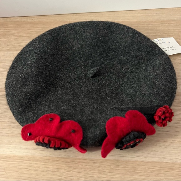 Beautiful Gray and Red Recycled Wool Beret with Felt Flower Accents NEW - Picture 2 of 9